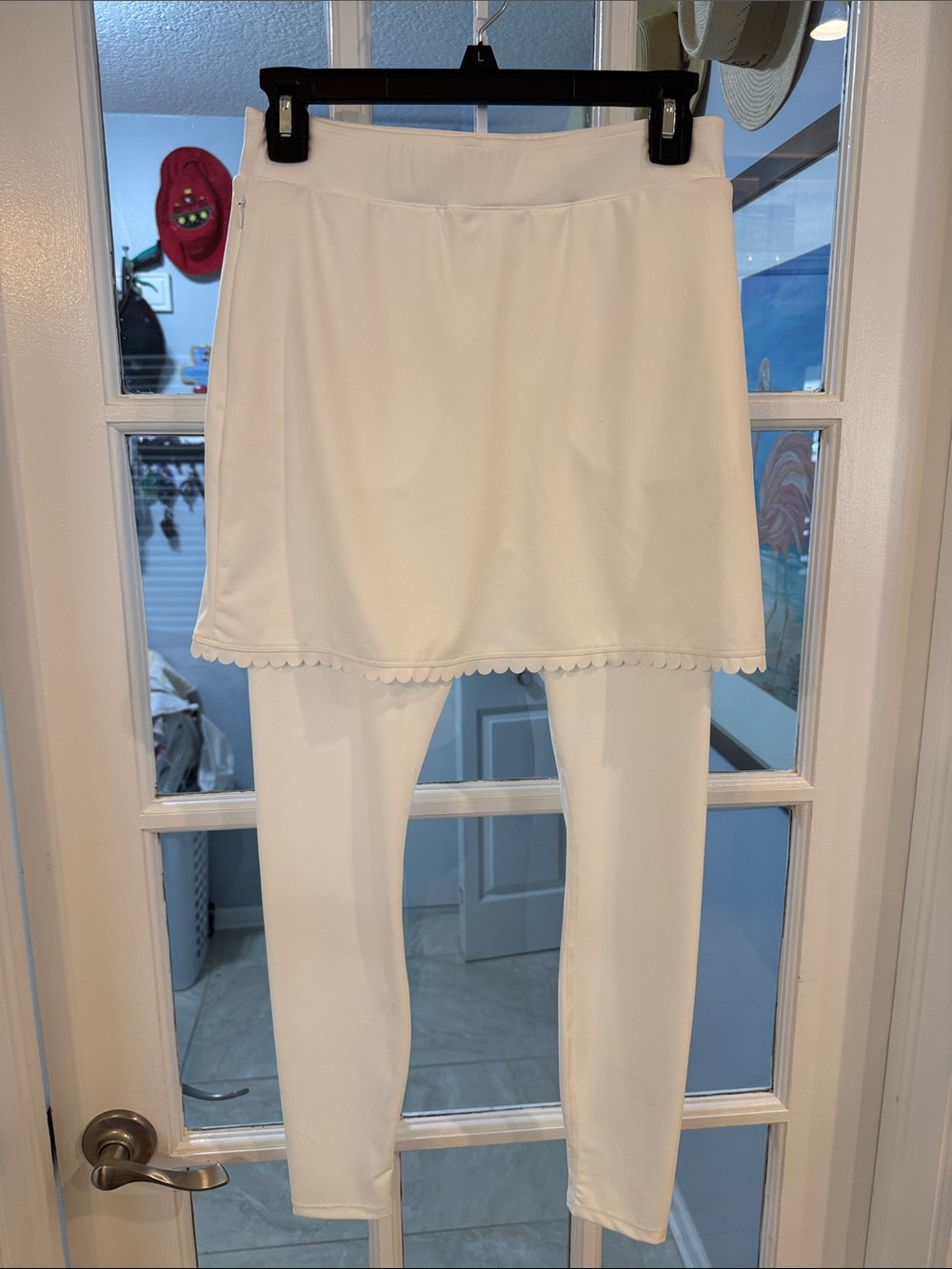 Renwick RNWK white scalloped, skirted leggings size small NWT
